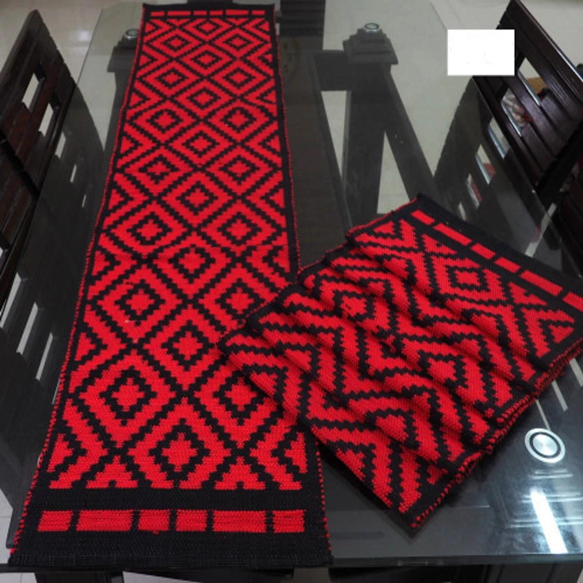 Dining table mat
